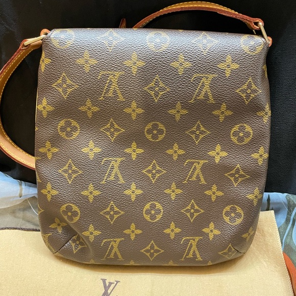 LOUIS VUITTON Monogram
Musette Salsa Shoulder Bag - Picture 2 of 12